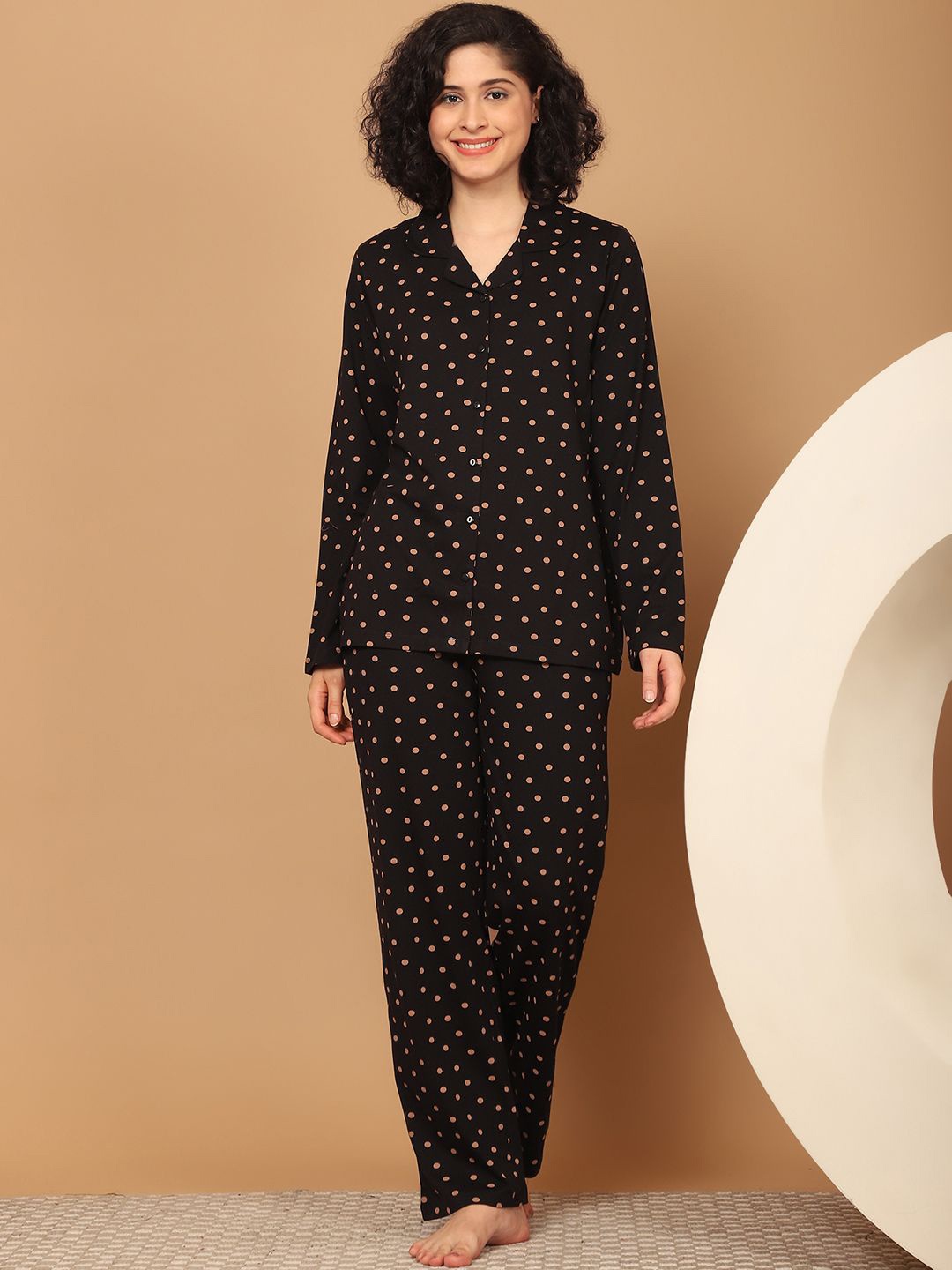 

Kanvin Women Printed Night suit, Black