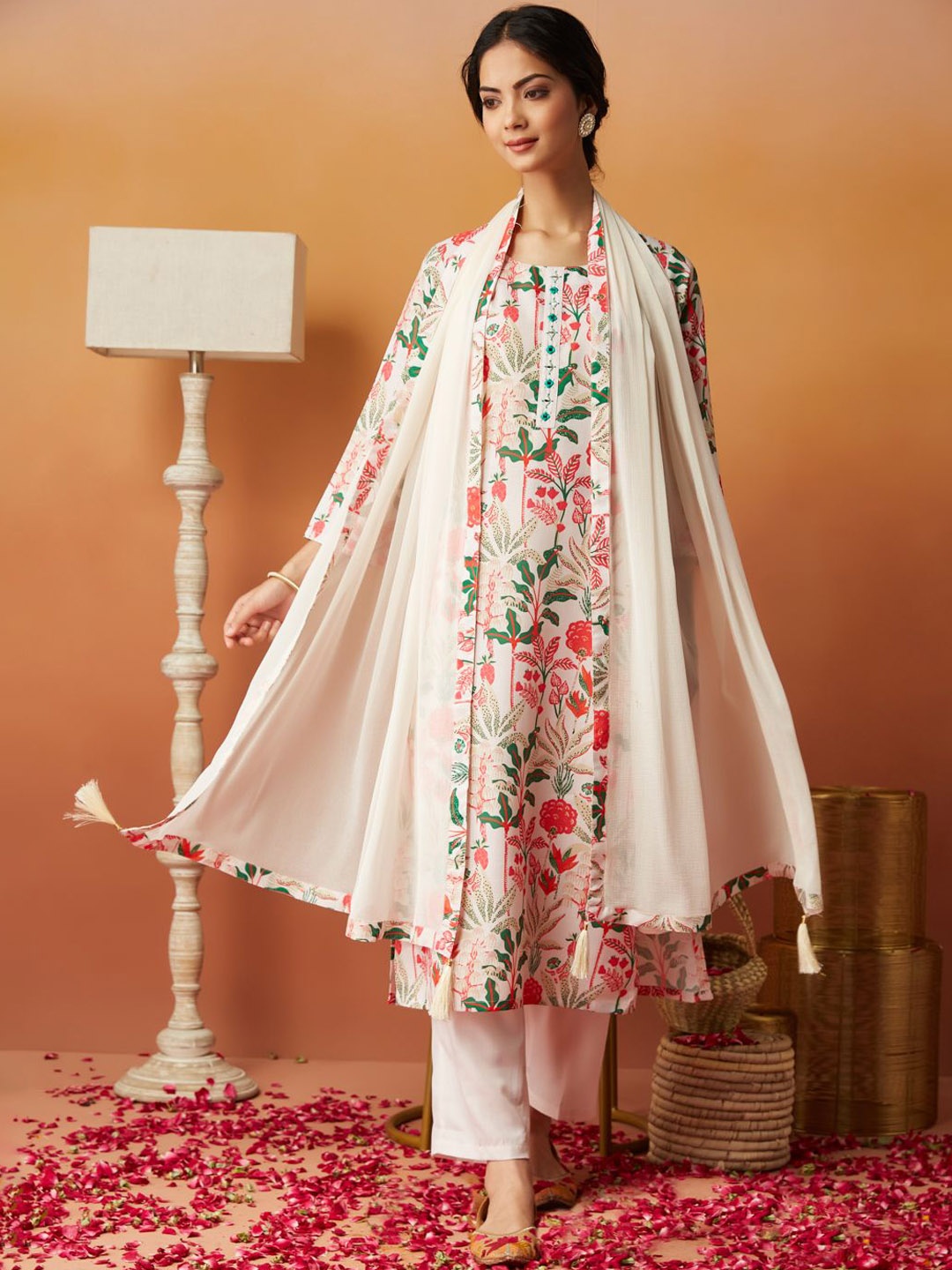 

J Turritopsis Floral Printed Straight Kurta With Trousers & Dupatta, Off white