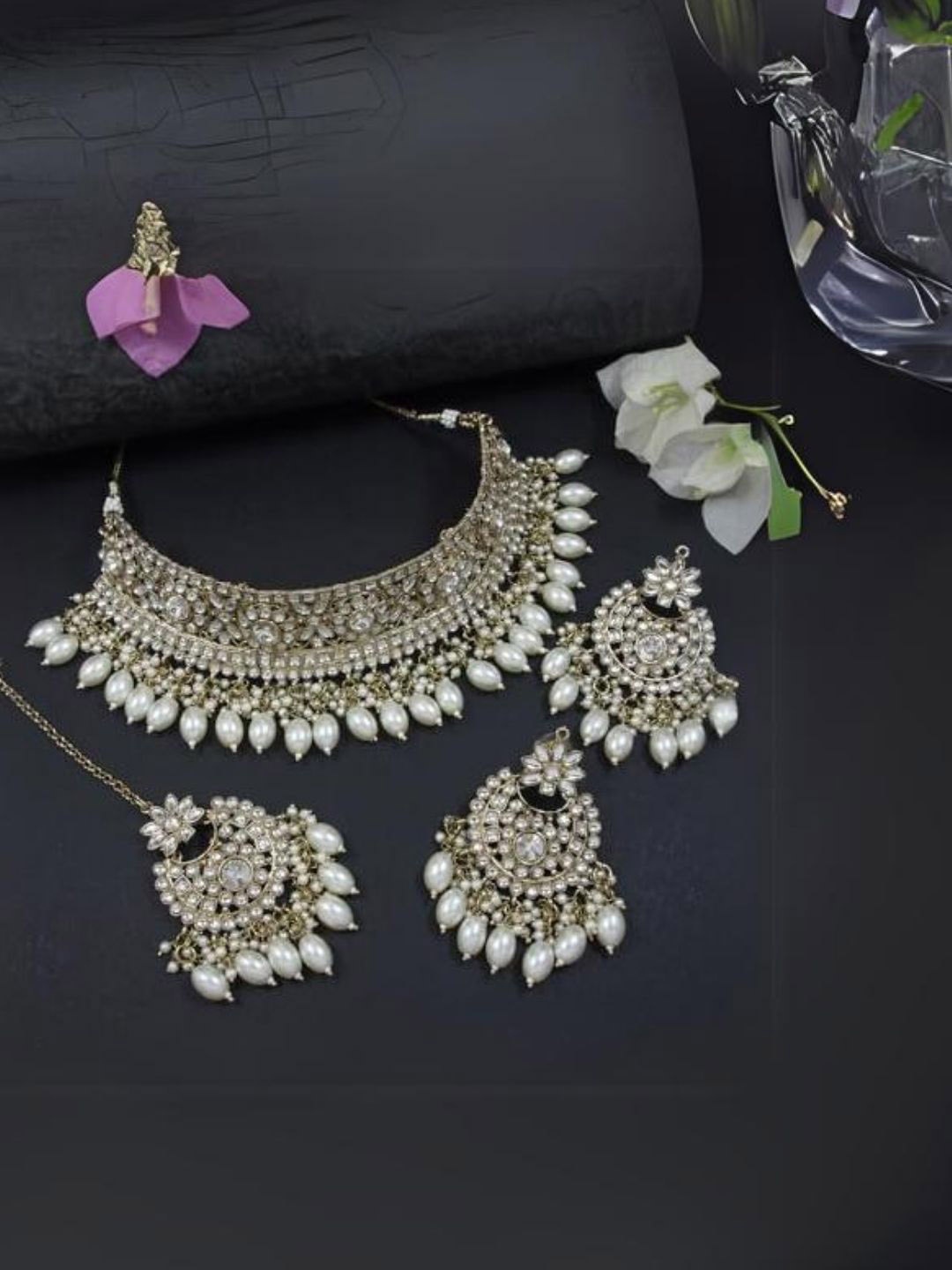 

I Jewels Gold Plated Kundan Studded & Pearls Beaded Jewellery Set