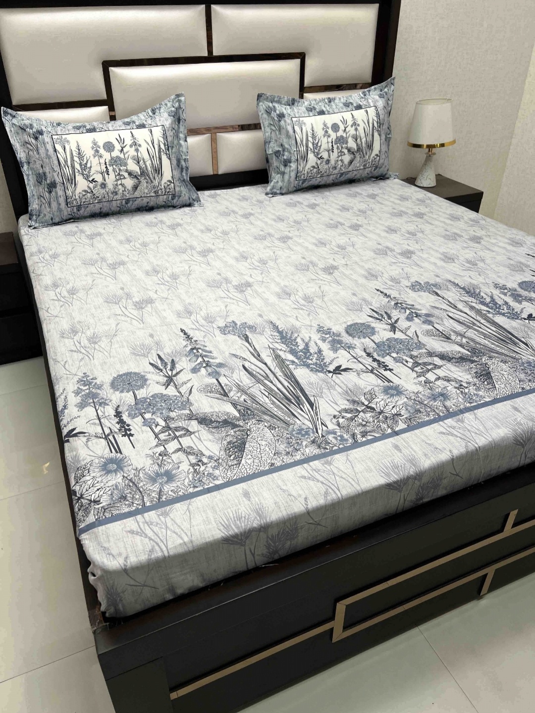 

Pure Decor Royal Majestic Grey & White Floral King Bedsheet with 2 Pillow Covers