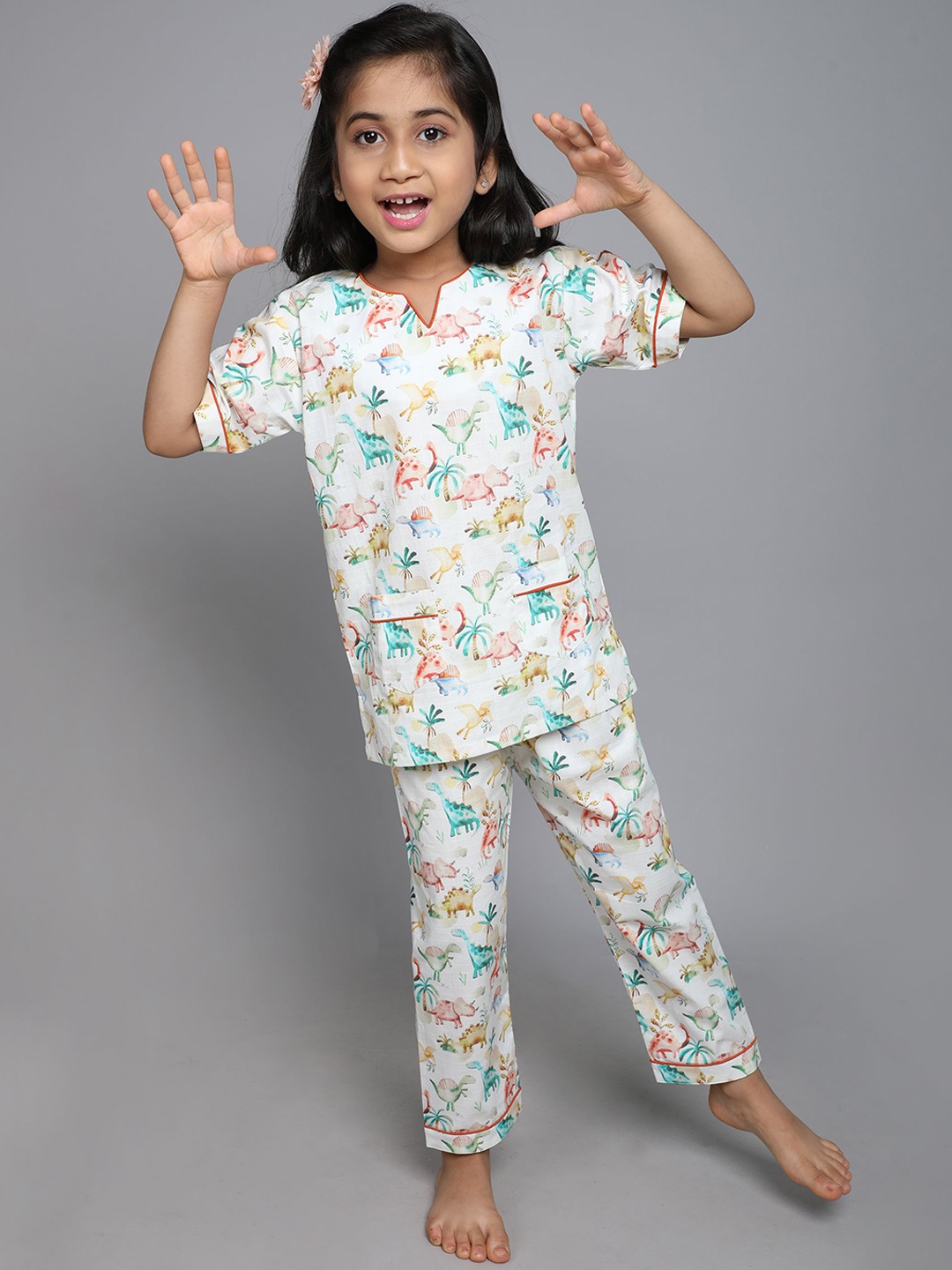 

Little Clothings Girls Printed Night suit, Cream