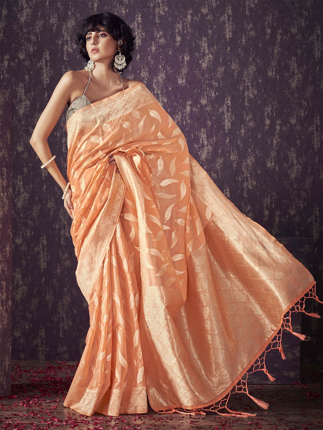 

Tikhi Imli Woven Design Zari Saree with Blouse Piece, Peach