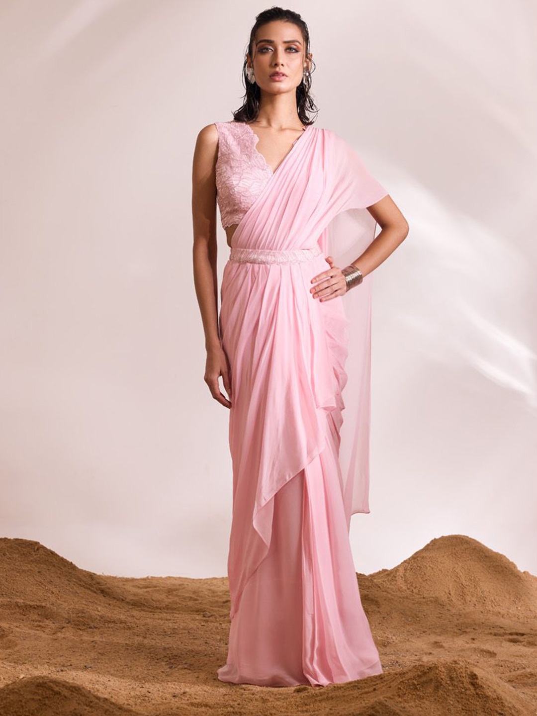 

DIVYA AGGARWAL Beads and Stones Belted Saree, Pink