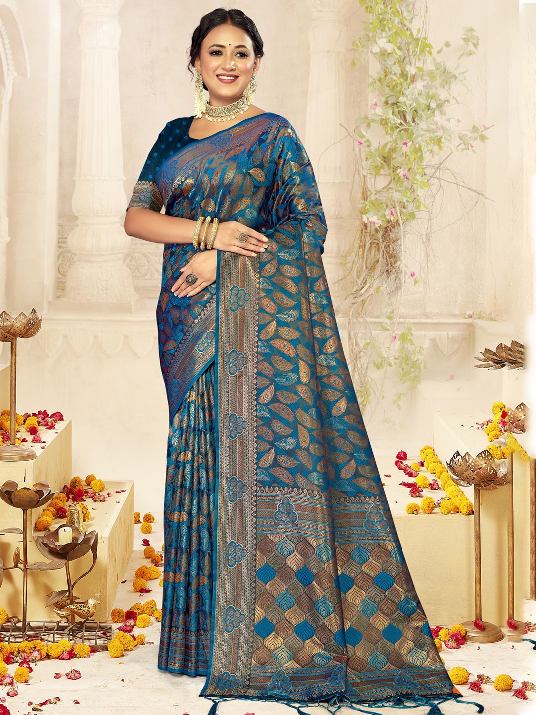 

Ishin Ethnic Motifs Printed Zari Saree, Blue