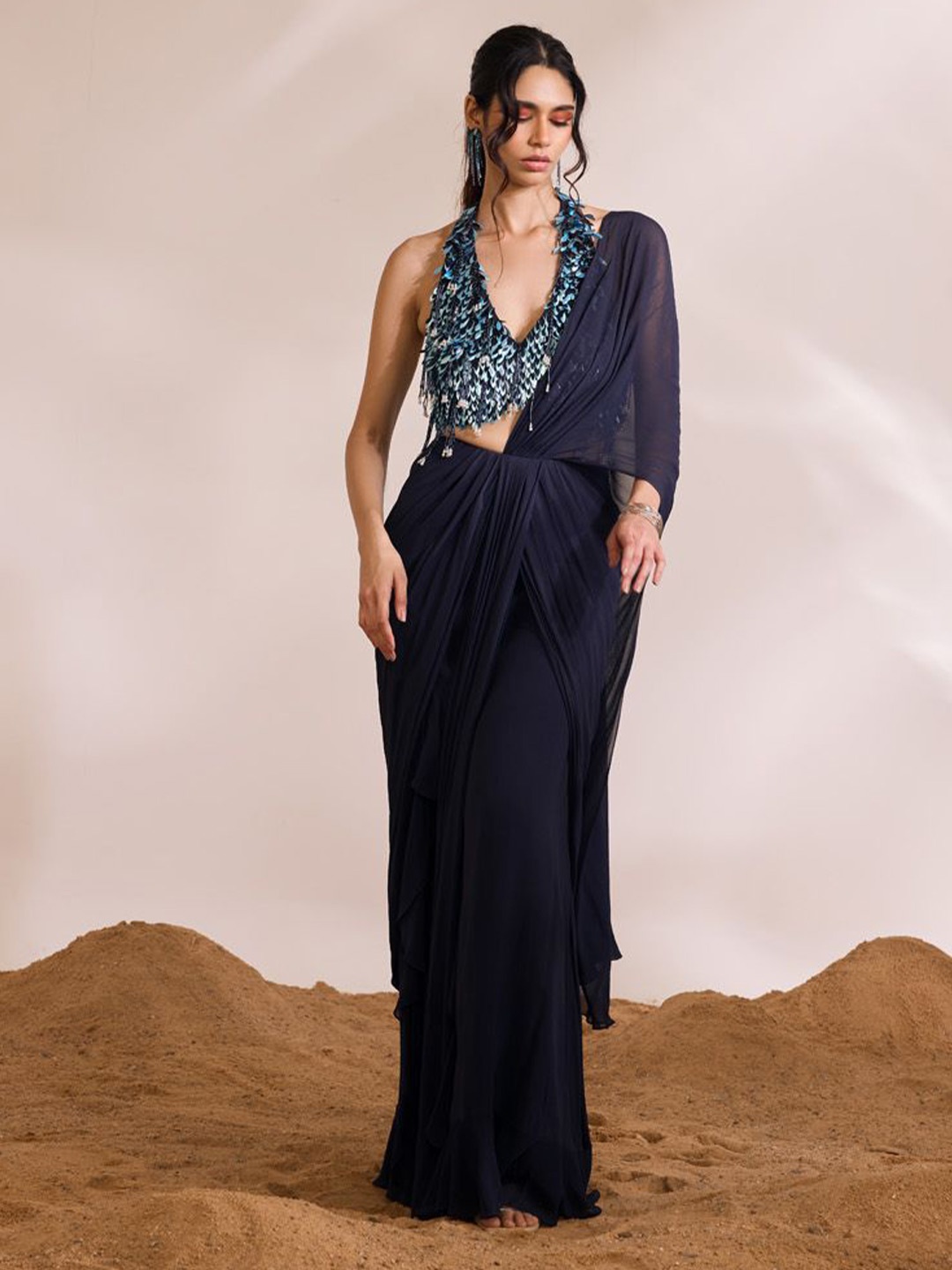 

DIVYA AGGARWAL Sequinned Poly Georgette Ready to Wear Saree, Navy blue
