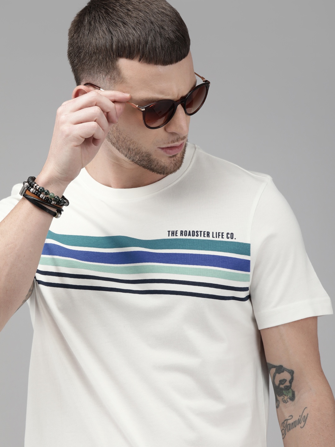 

The Roadster Lifestyle Co Men White Blue Striped Round Neck Pure Cotton T-shirt