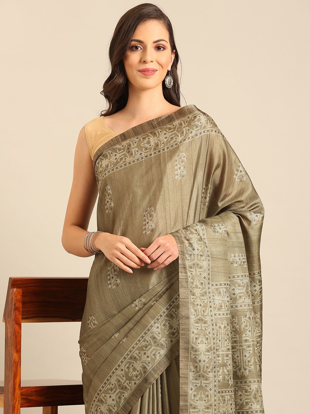 

Ishin Ethnic Motifs Printed Saree, Olive