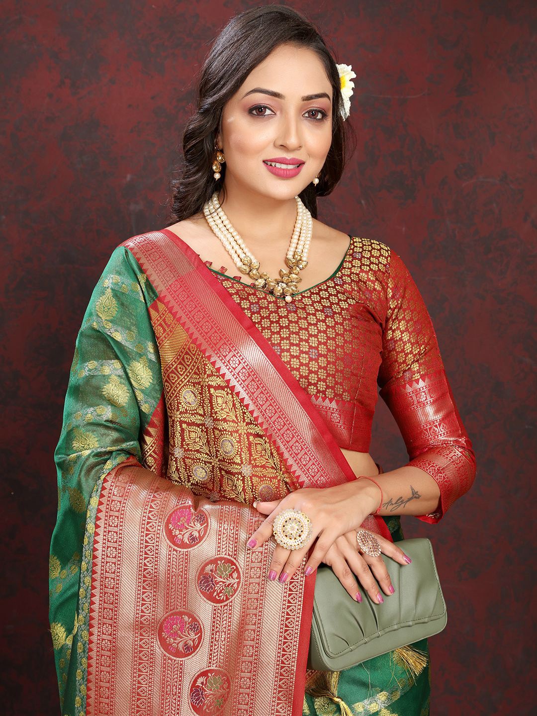

NIWAA Woven Design Zari Banarasi Saree, Green