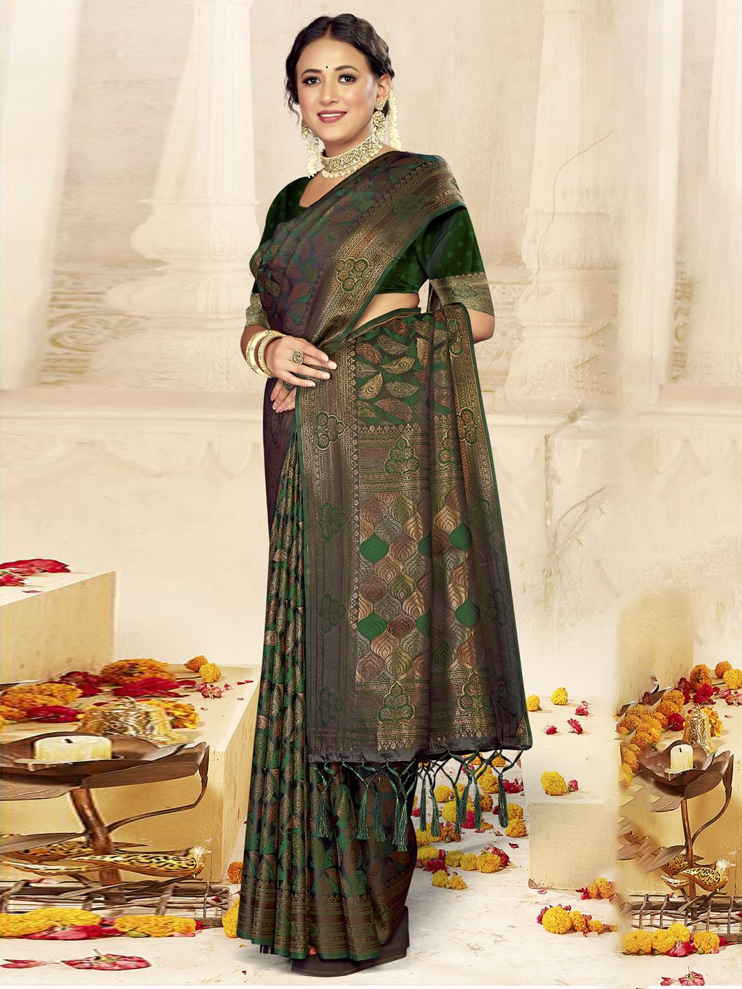 

Ishin Ethnic Motifs Printed Zari Saree, Green