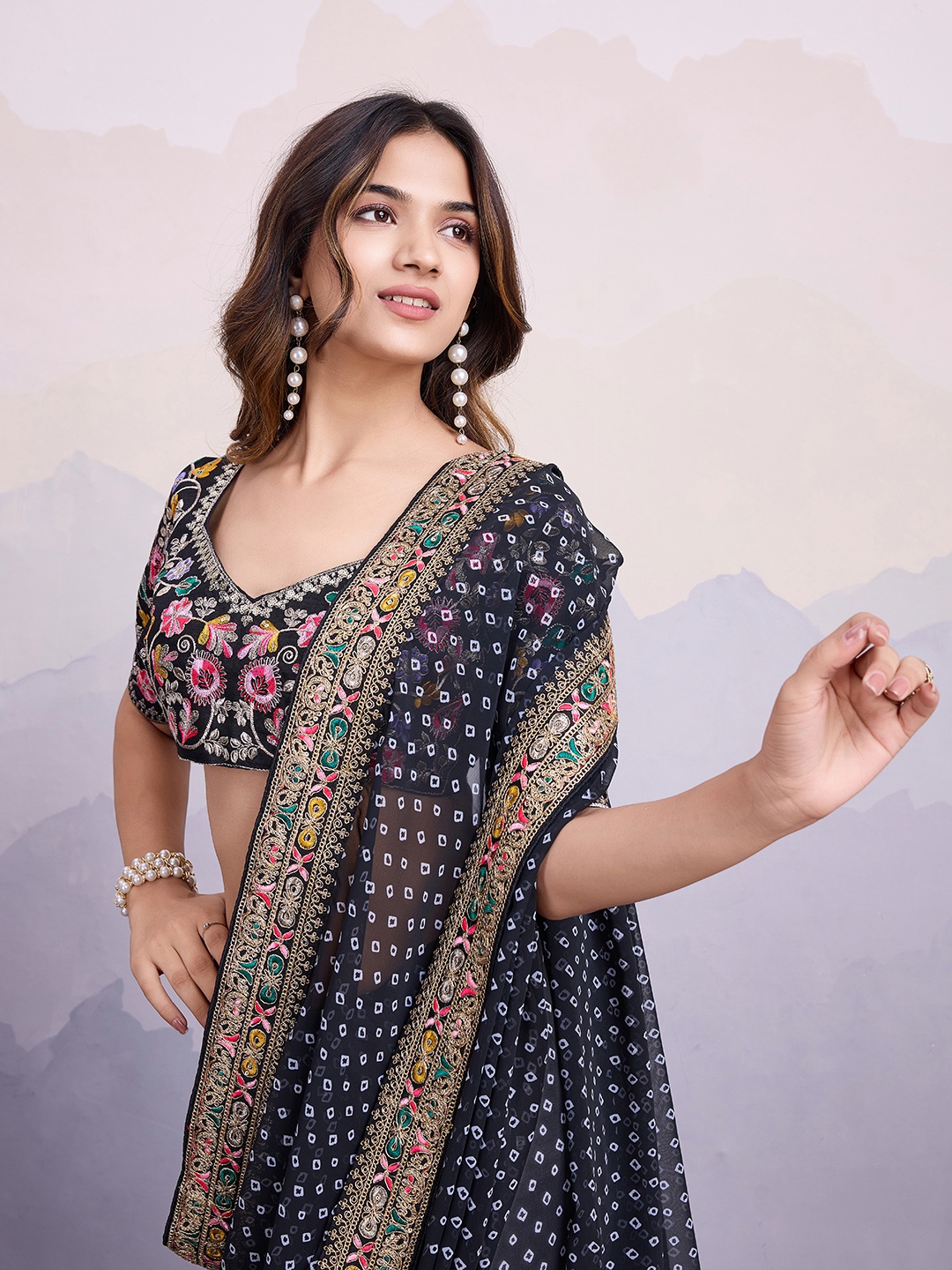 

VAIRAGEE Bandhani Embroidered Poly Georgette Saree, Black