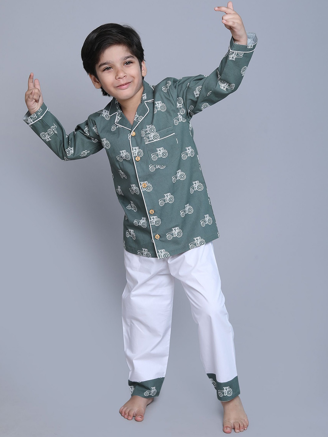 

Little Clothings Boys Printed Night suit, Green