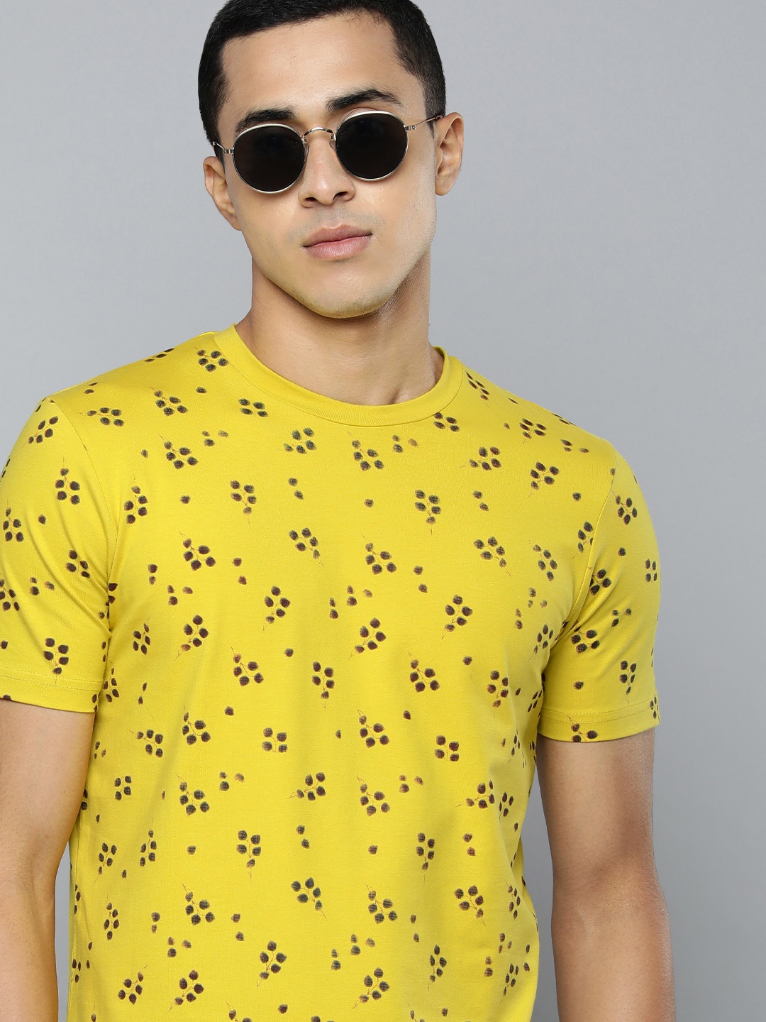 

Lawman pg3 Men Yellow Printed Slim Fit Casual T-shirt