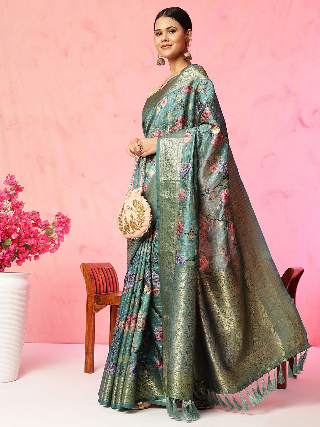 

JUST FASHION Floral Zari Silk Blend Banarasi Saree, Green