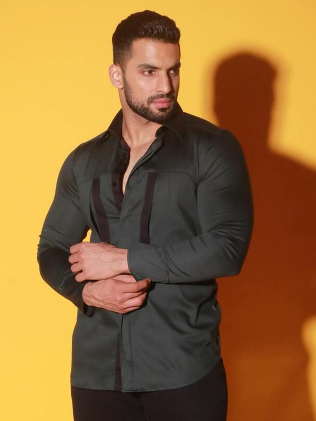 

ECHKE Men Custom Opaque Casual Shirt, Green