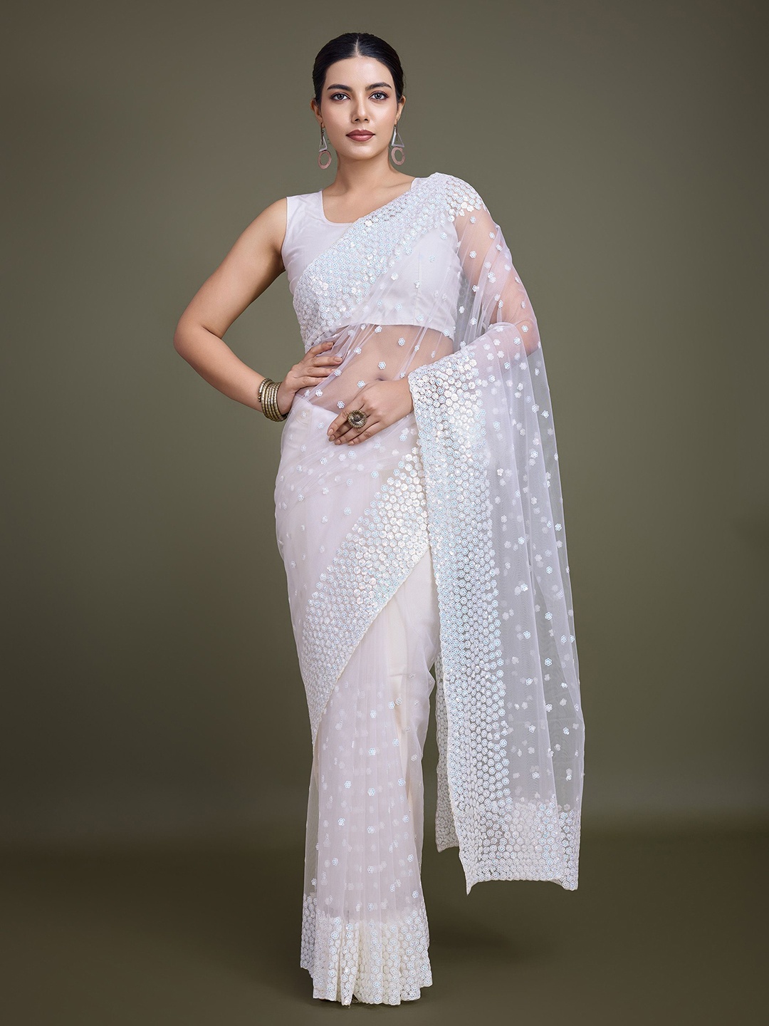 

MONJOLIKA FASHION Embellished Sequinned Net Saree, Cream