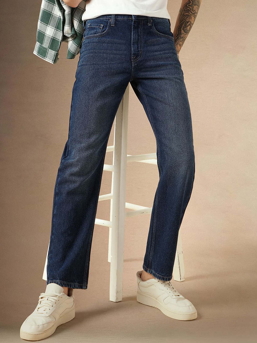 

Dennis Lingo Men Relaxed Fit Mid-Rise Light Fade Clean Look Cotton Jeans, Blue