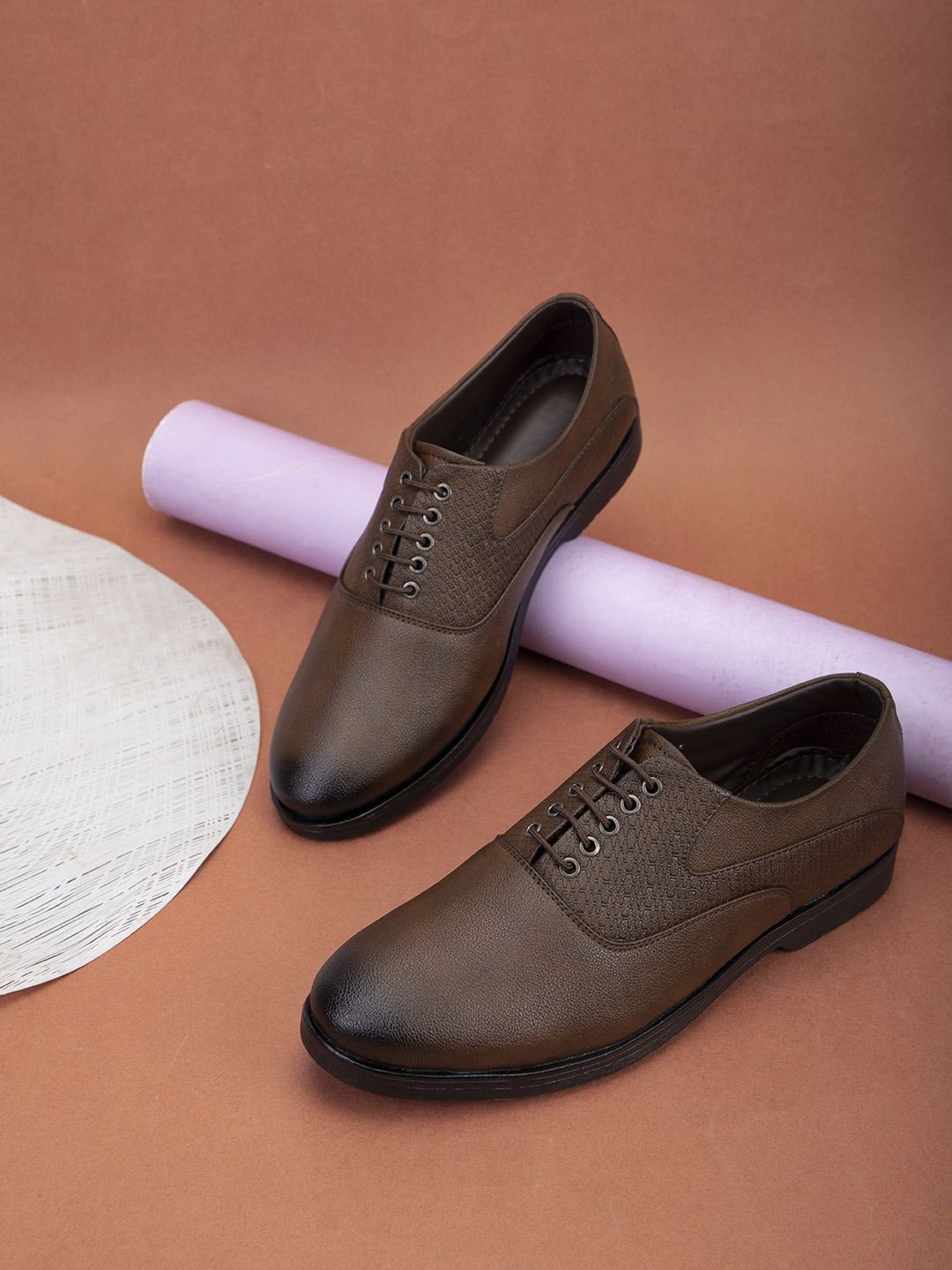 

Provogue Men Round Toe Formal Oxfords, Brown