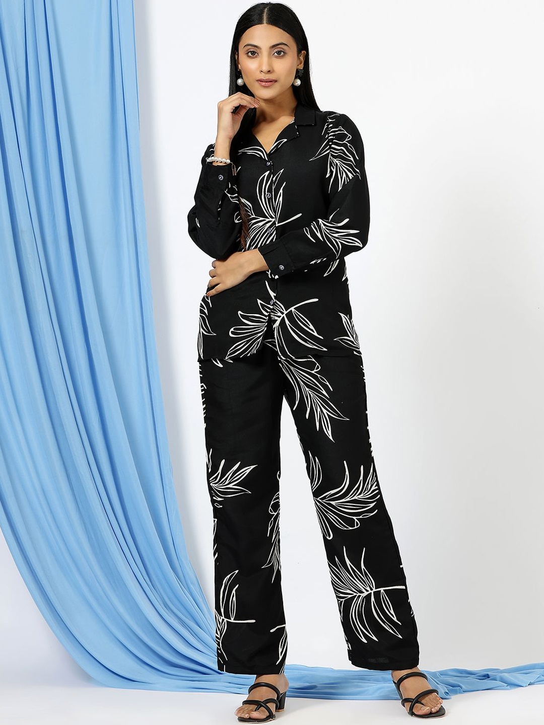 

Divyadham Textiles Floral Printed Shirt & Trousers, Black