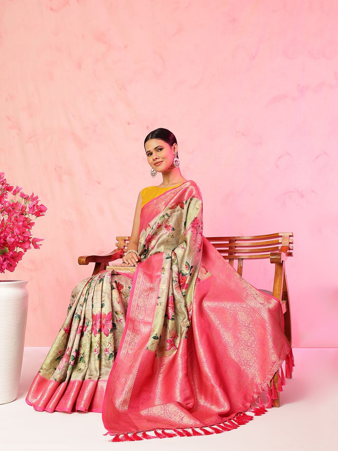 

JUST FASHION Floral Zari Banarasi Saree with Tassels, Beige