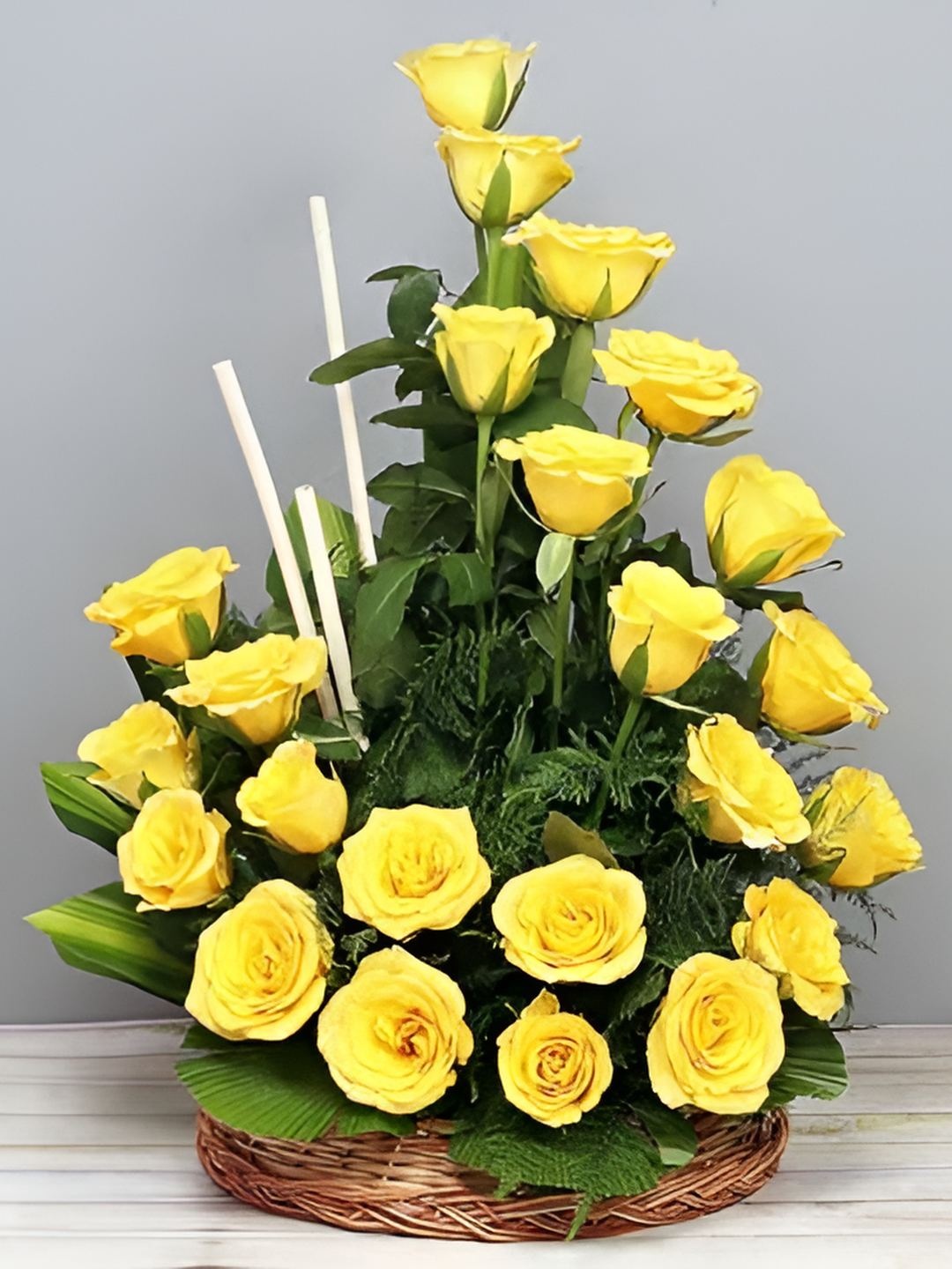

Floweraura Yellow and Green 25 Pieces Roses Fresh Flowers Bouquet