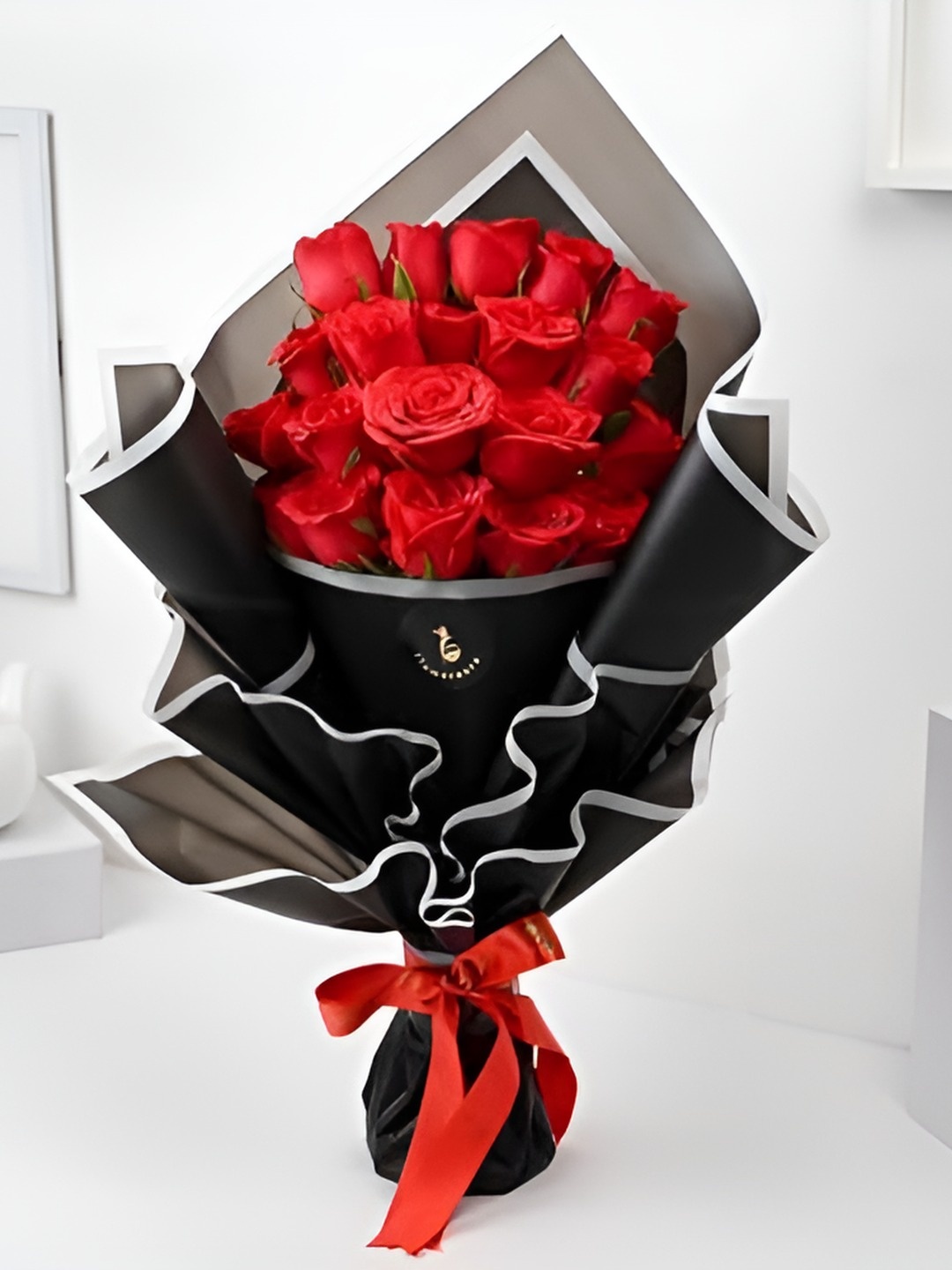 

Floweraura Attractive Love Red & Black 20 Pieces Fresh Roses Bouquet