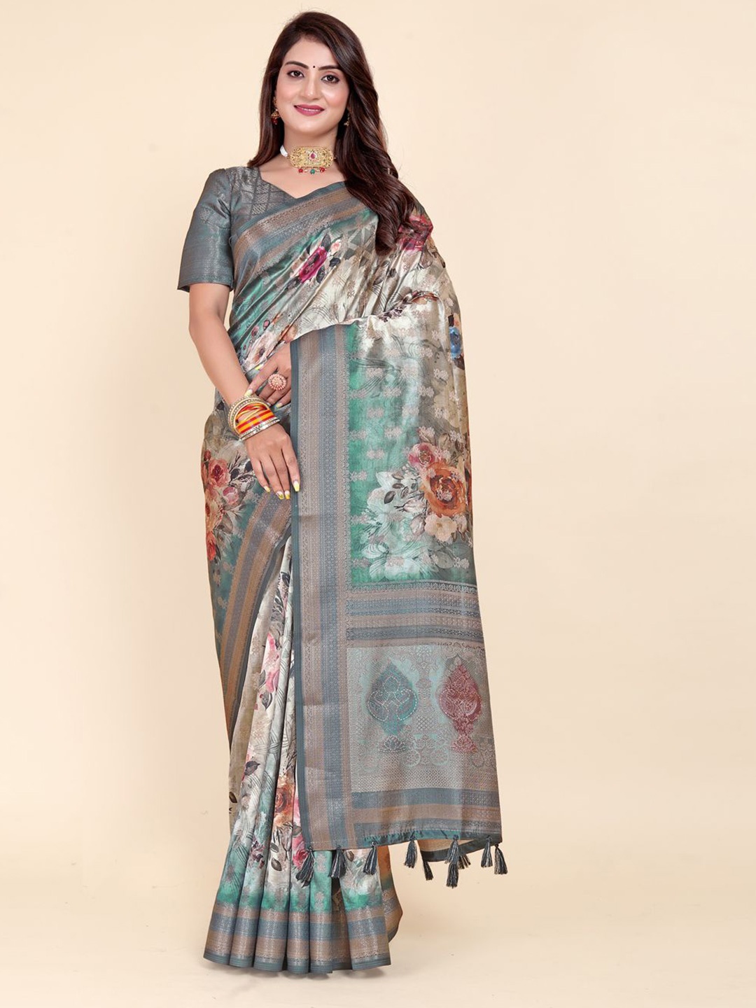 

ETHNIC TODAY Floral Zari Saree, Green