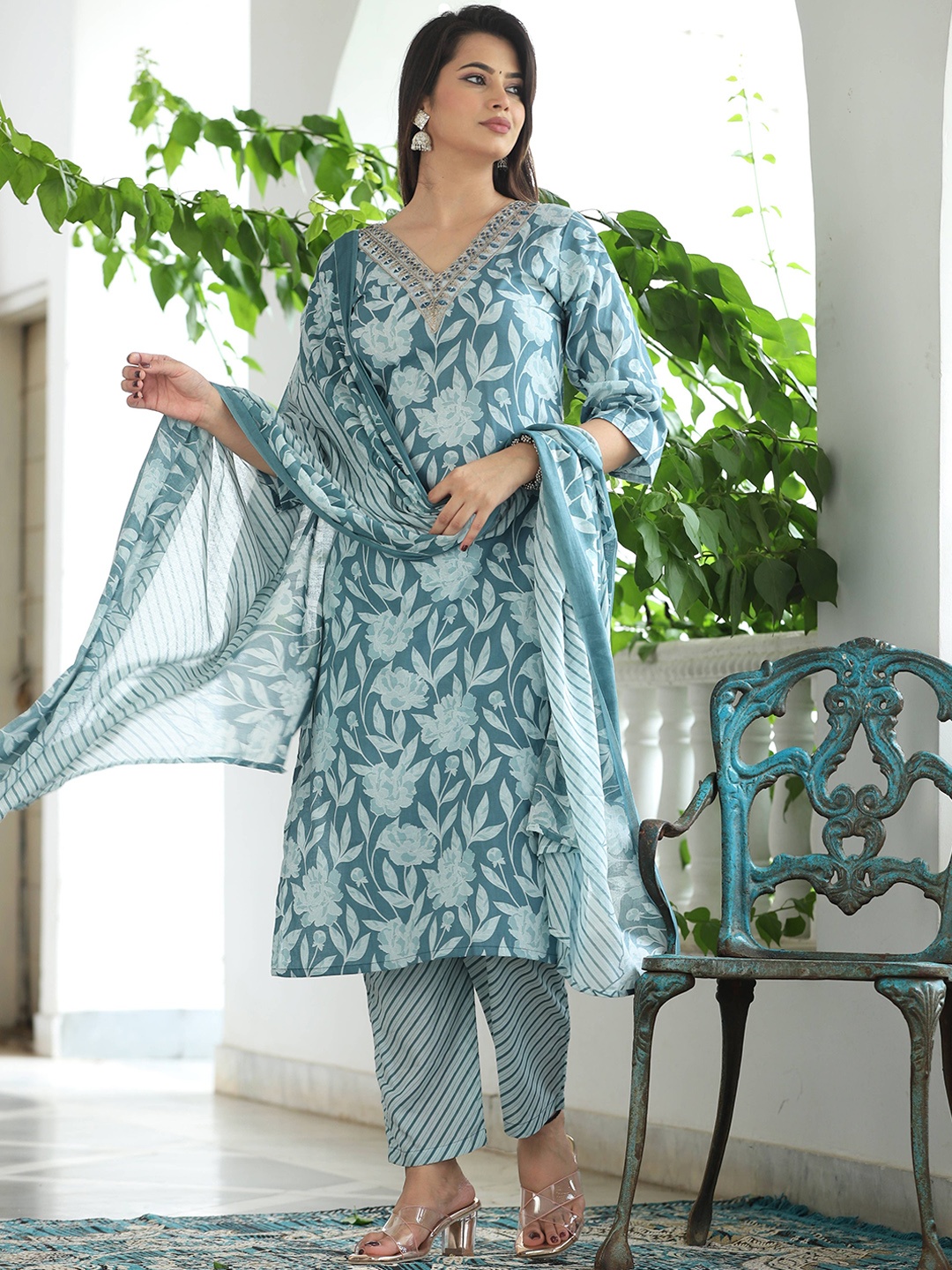 

G4Girl Floral Printed Thread Work Pure Cotton Straight Kurta With Trousers &Dupatta, Turquoise blue