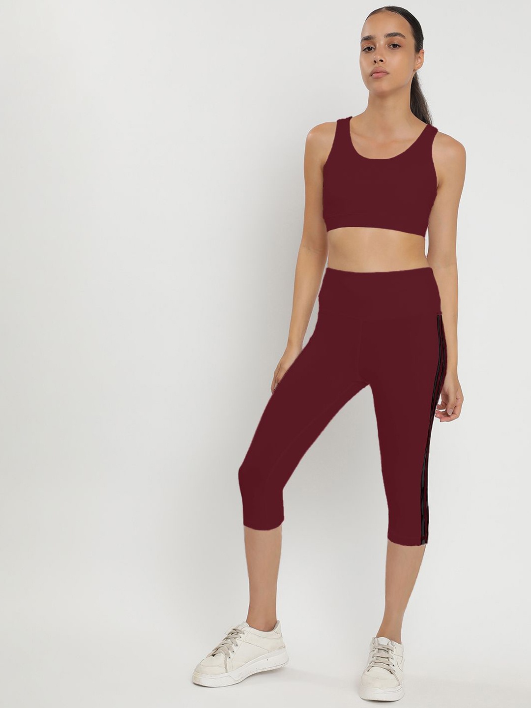 

Wearjukebox Synergy Sports Bra With High Rise Tights, Maroon