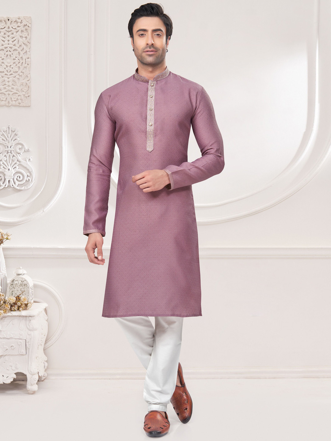 

BERISTON Floral Woven Design Thread Work Jacquard Straight Kurta with Pyjamas, Pink