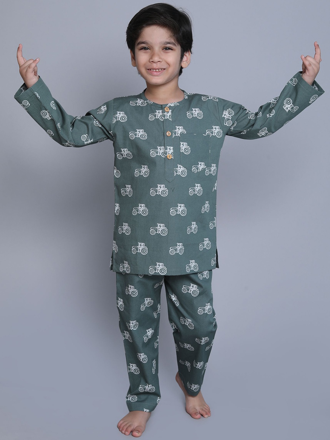 

Little Clothings Boys Printed Night suit, Green