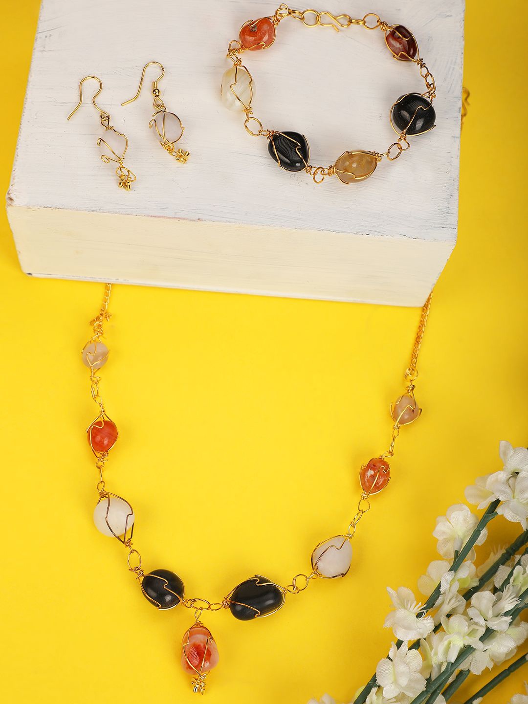 

MODE MANIA Gold Plated Stone Studded Jewellery Set