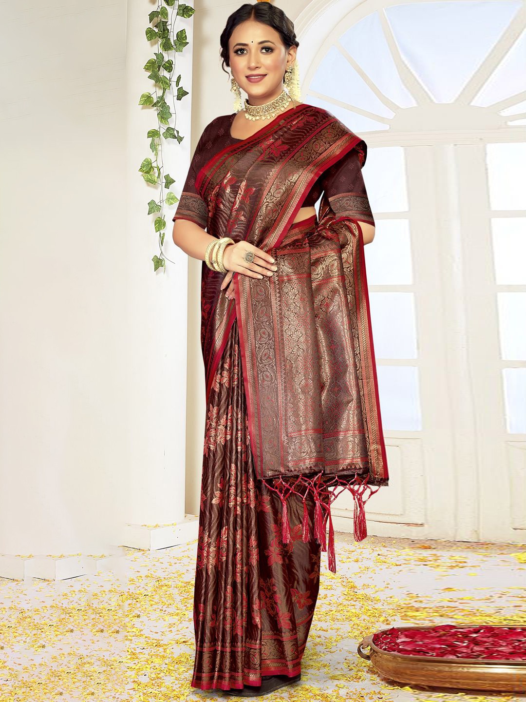 

Ishin Ethnic Motifs Zari Satin Saree, Maroon