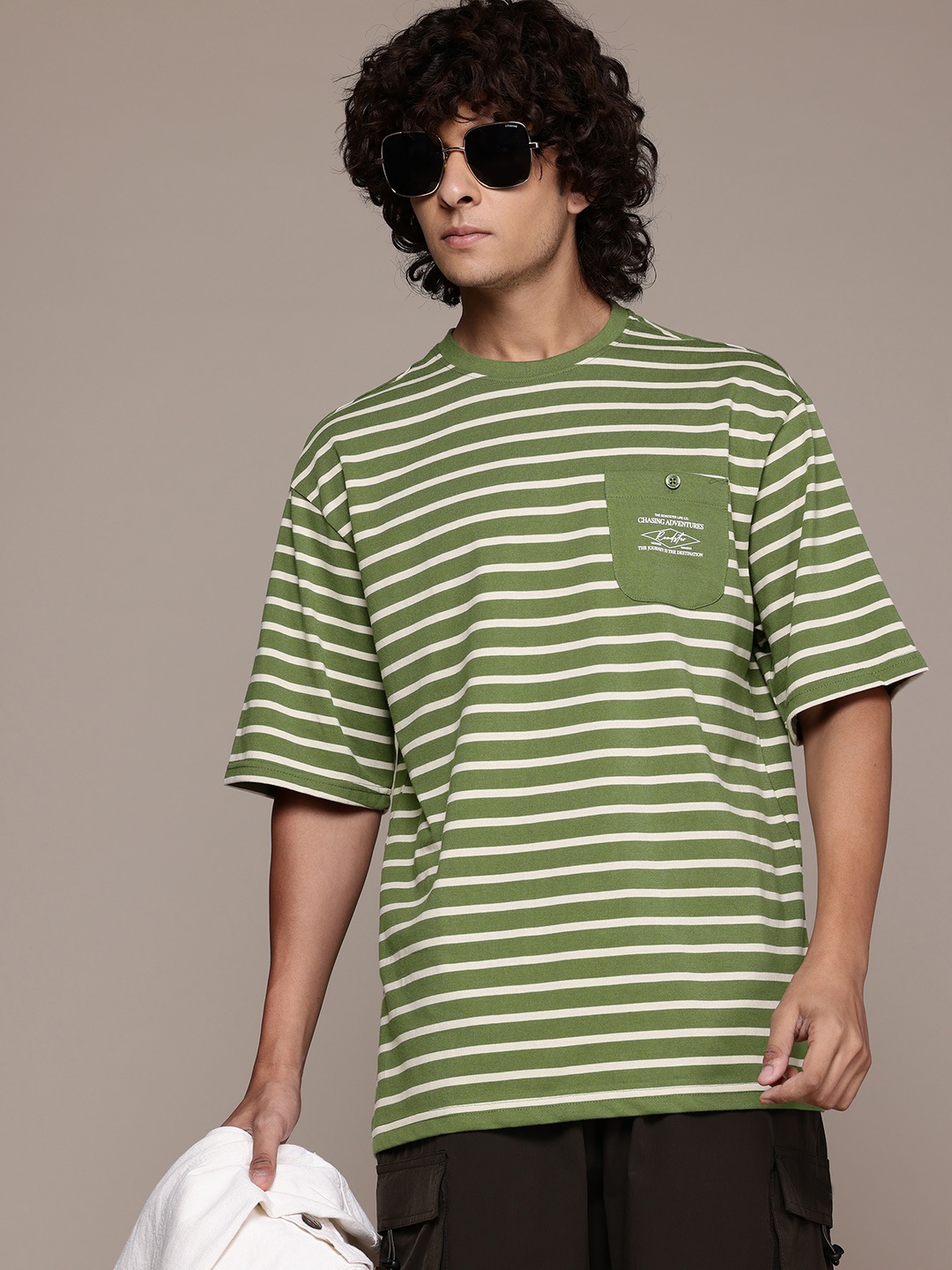 

The Roadster Lifestyle Co. Men Striped Relaxed Fit T-shirt, Green
