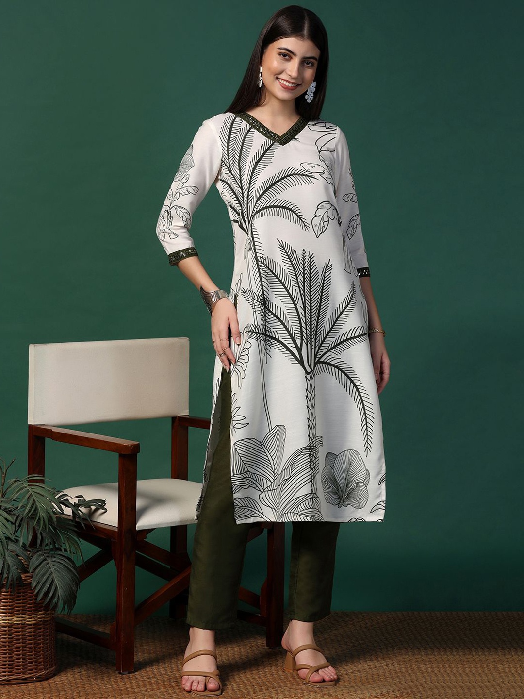 

FASHION DREAM Women Floral Printed Regular Kurta with Trousers, Off white