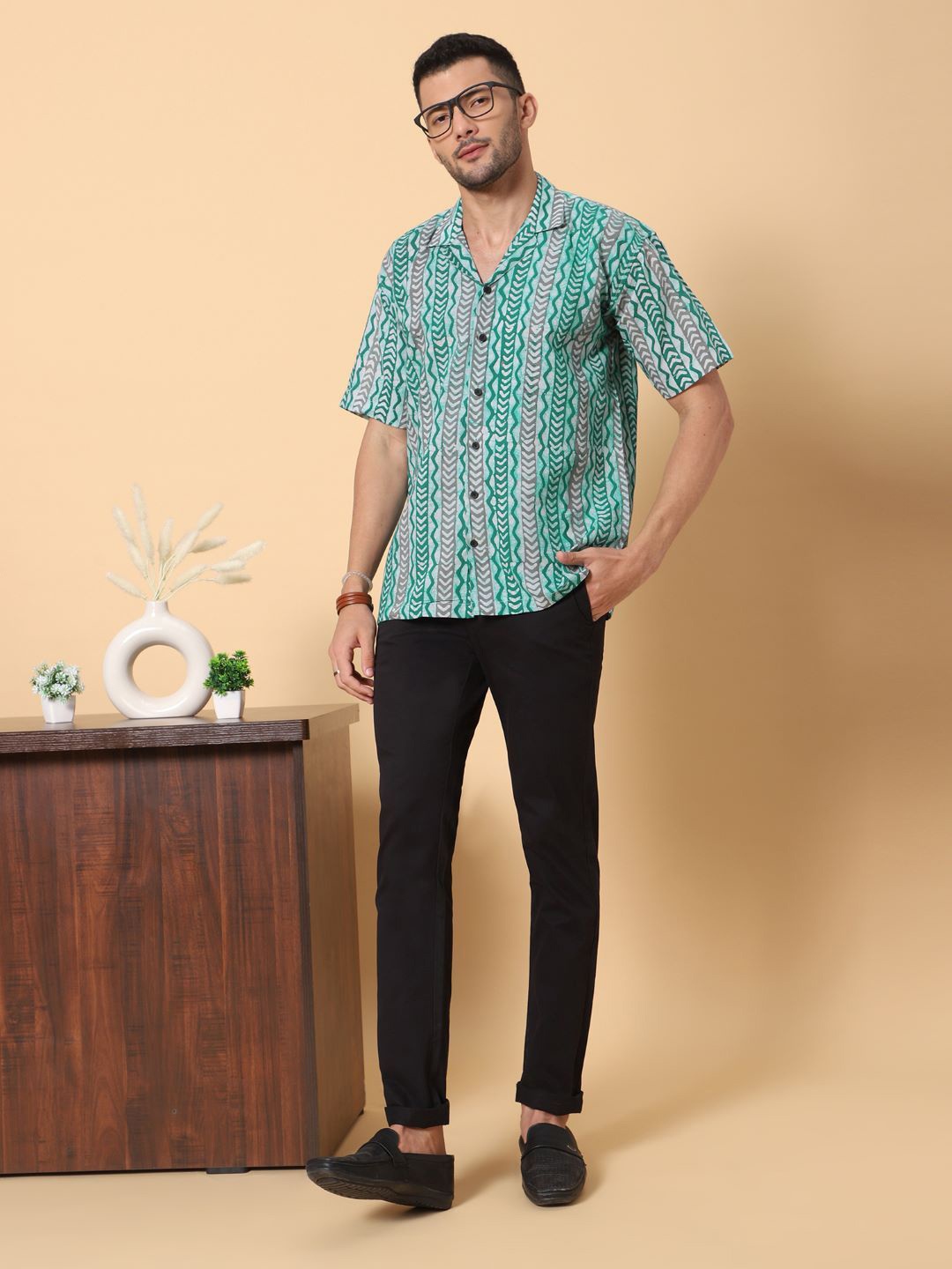 

MOSHI Men Comfort Opaque Printed Casual Shirt, Green