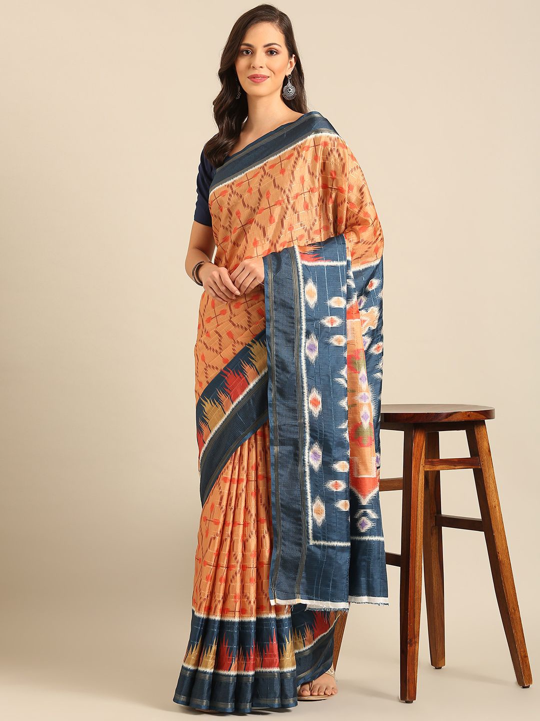 

Ishin Geometric printed Saree, Mustard
