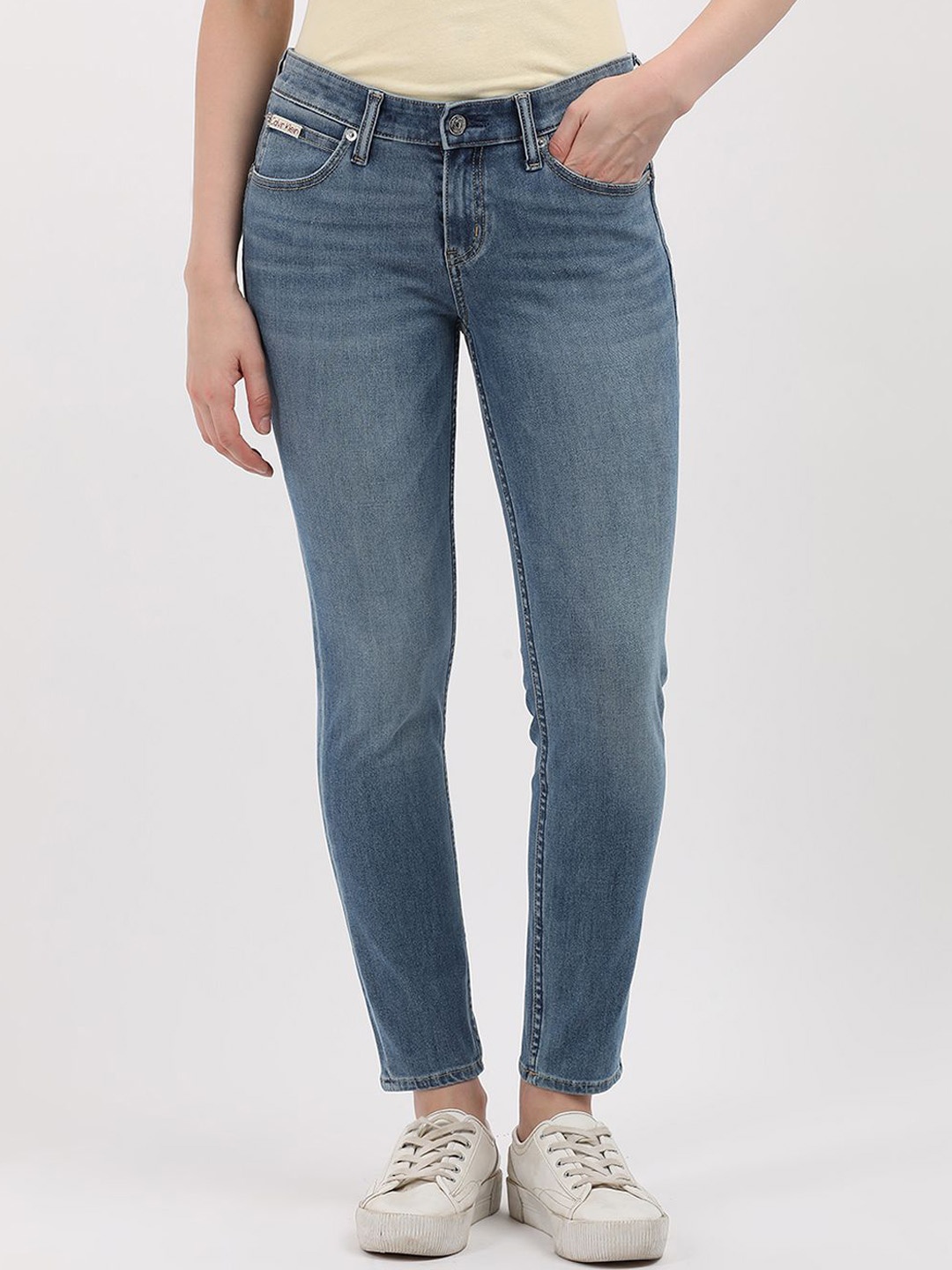 

Calvin Klein Jeans Women Body Skinny Fit Mid-Rise Heavy Fade Jeans, Blue