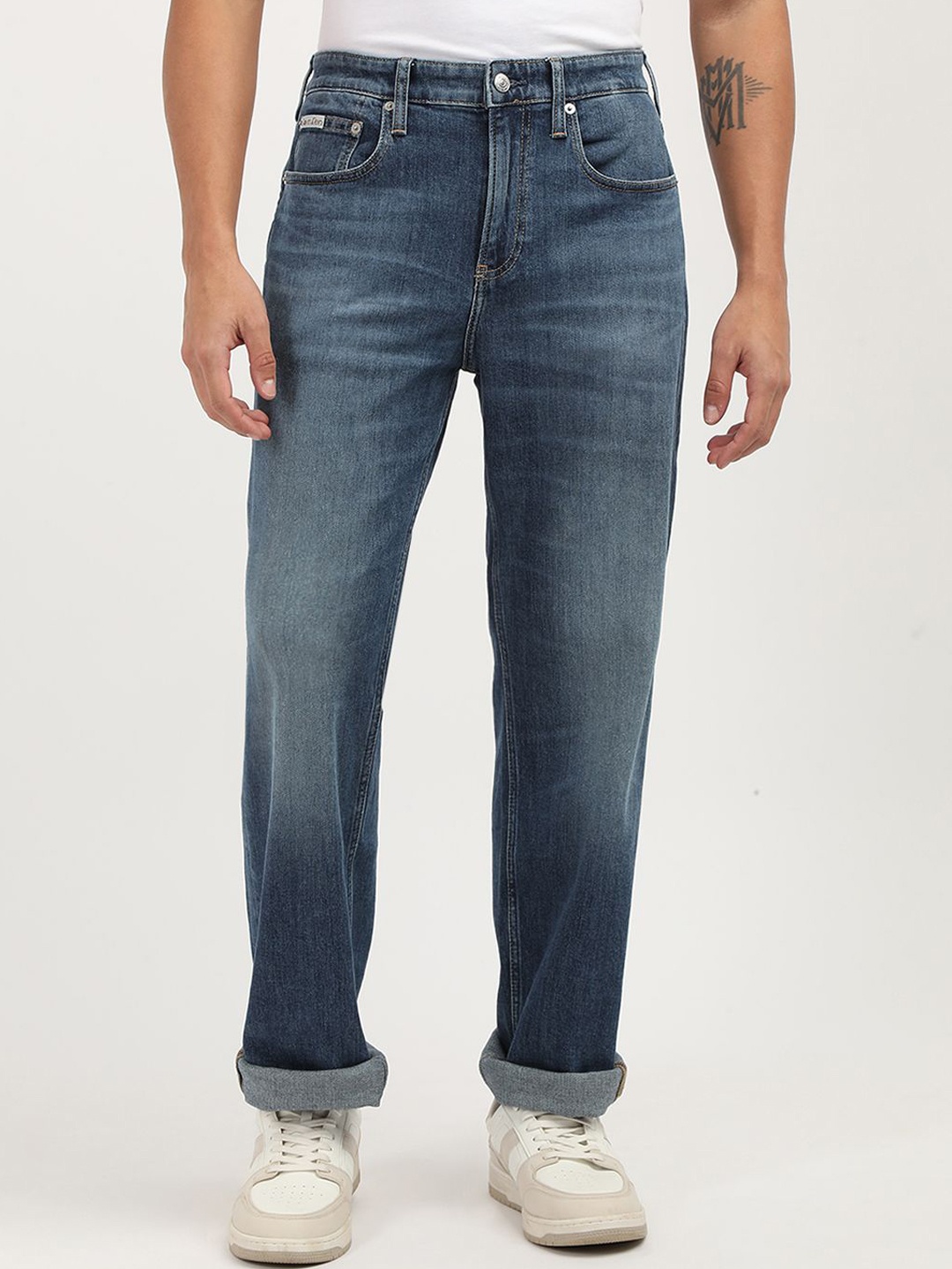 

Calvin Klein Jeans Men Straight Fit Mid-Rise Heavy Fade Jeans, Blue