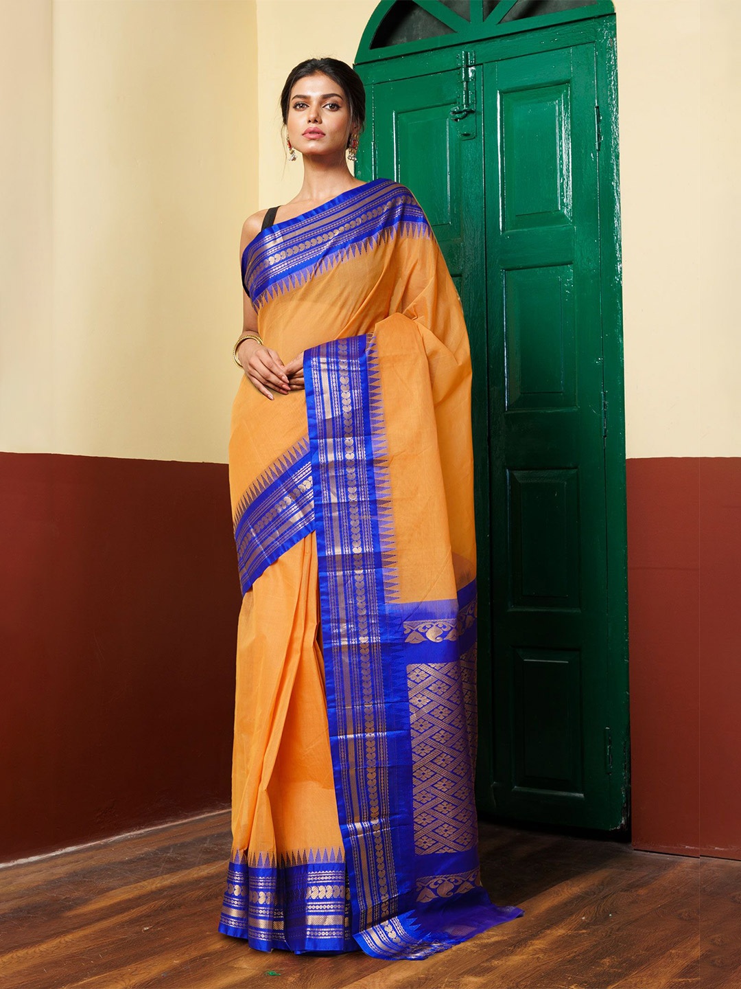 

Unnati Silks Woven Design Zari Pure Cotton Handloom Gadwal Saree, Orange