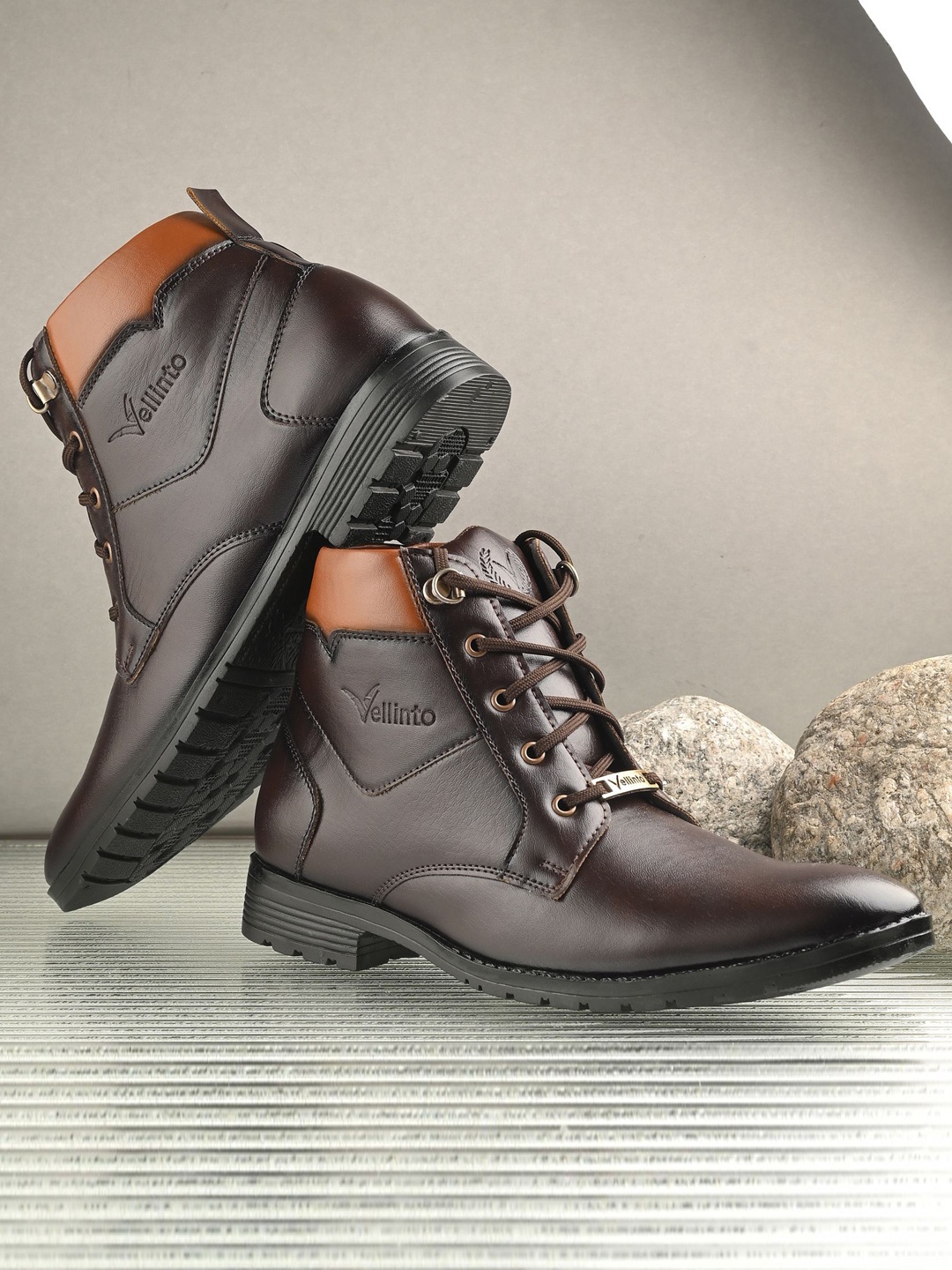 

Vellinto HAVANA Men Mid-Top Block Heeled Boots, Brown