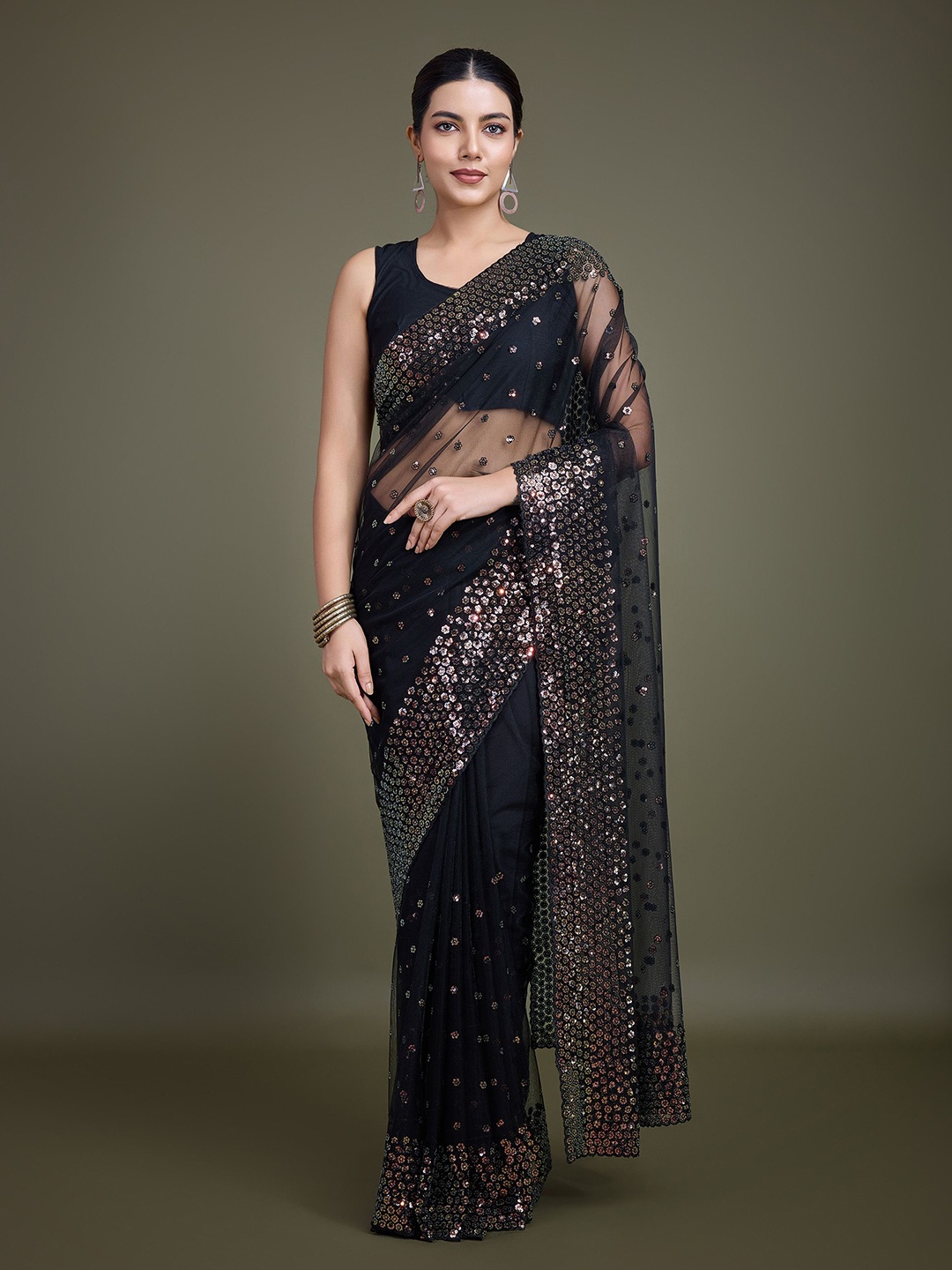 

MONJOLIKA FASHION Embellished Sequinned Net Saree, Black