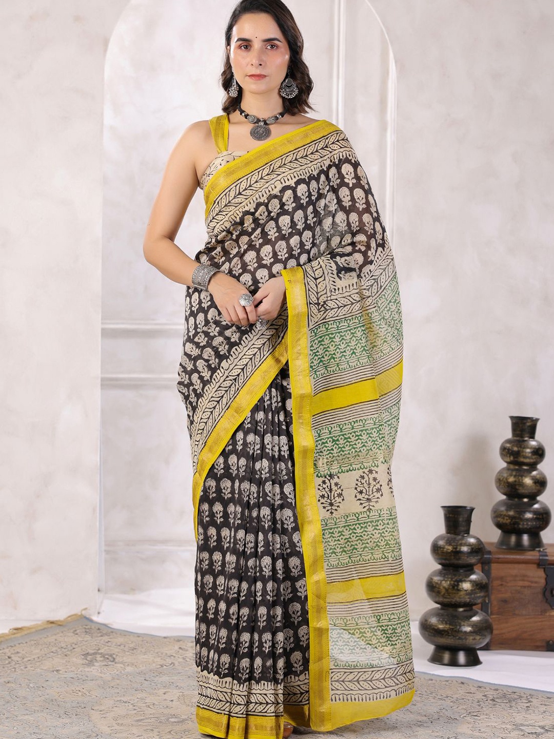 

Geroo Jaipur Floral Printed Zari Block Print Saree, Black