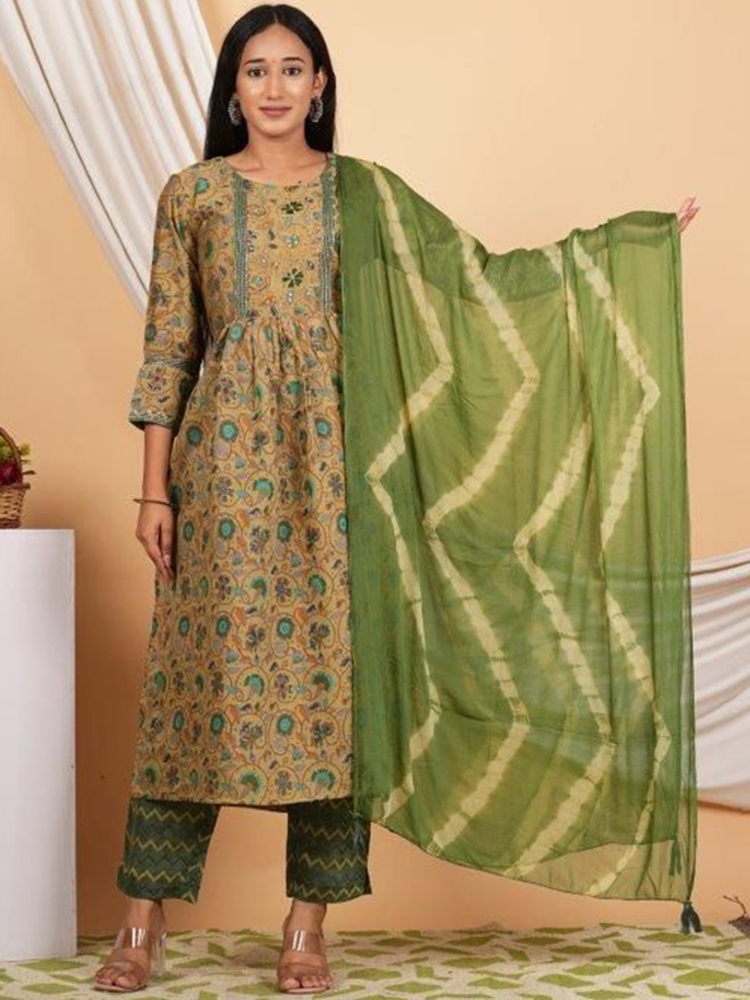 

ZOYOTO Floral Printed Regular Sequinned Kurta with Trousers & Dupatta, Green