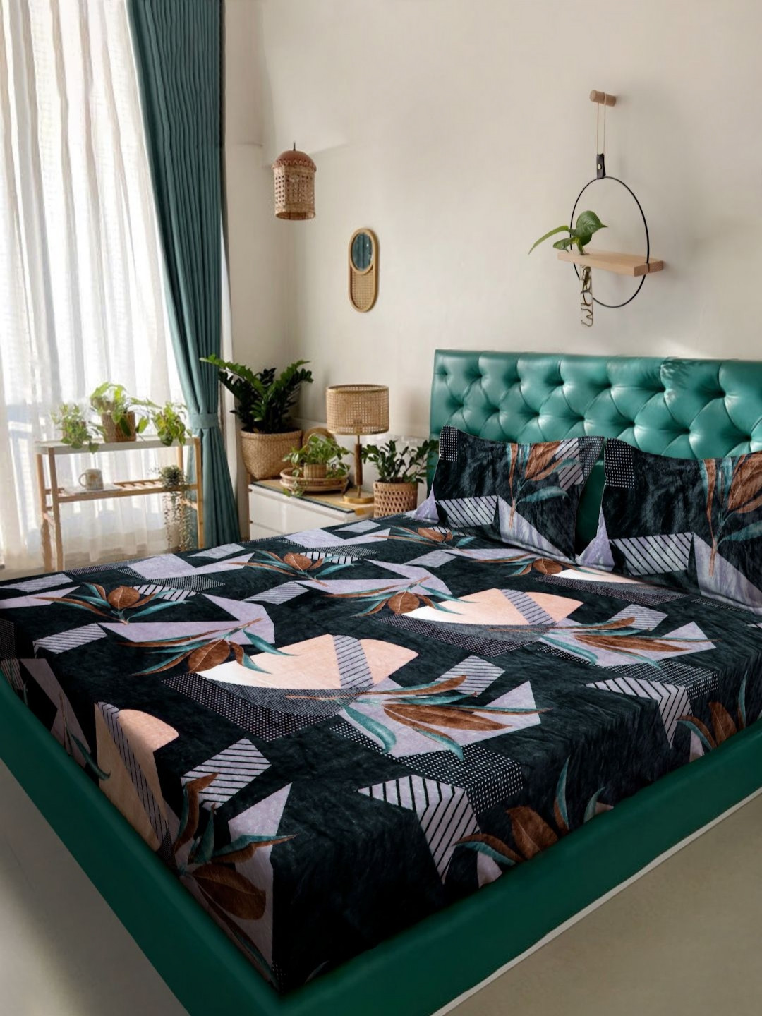 

KLOTTHE Black & Brown Printed 300TC Woolen Double King Bedsheet & Pillow Covers, Green