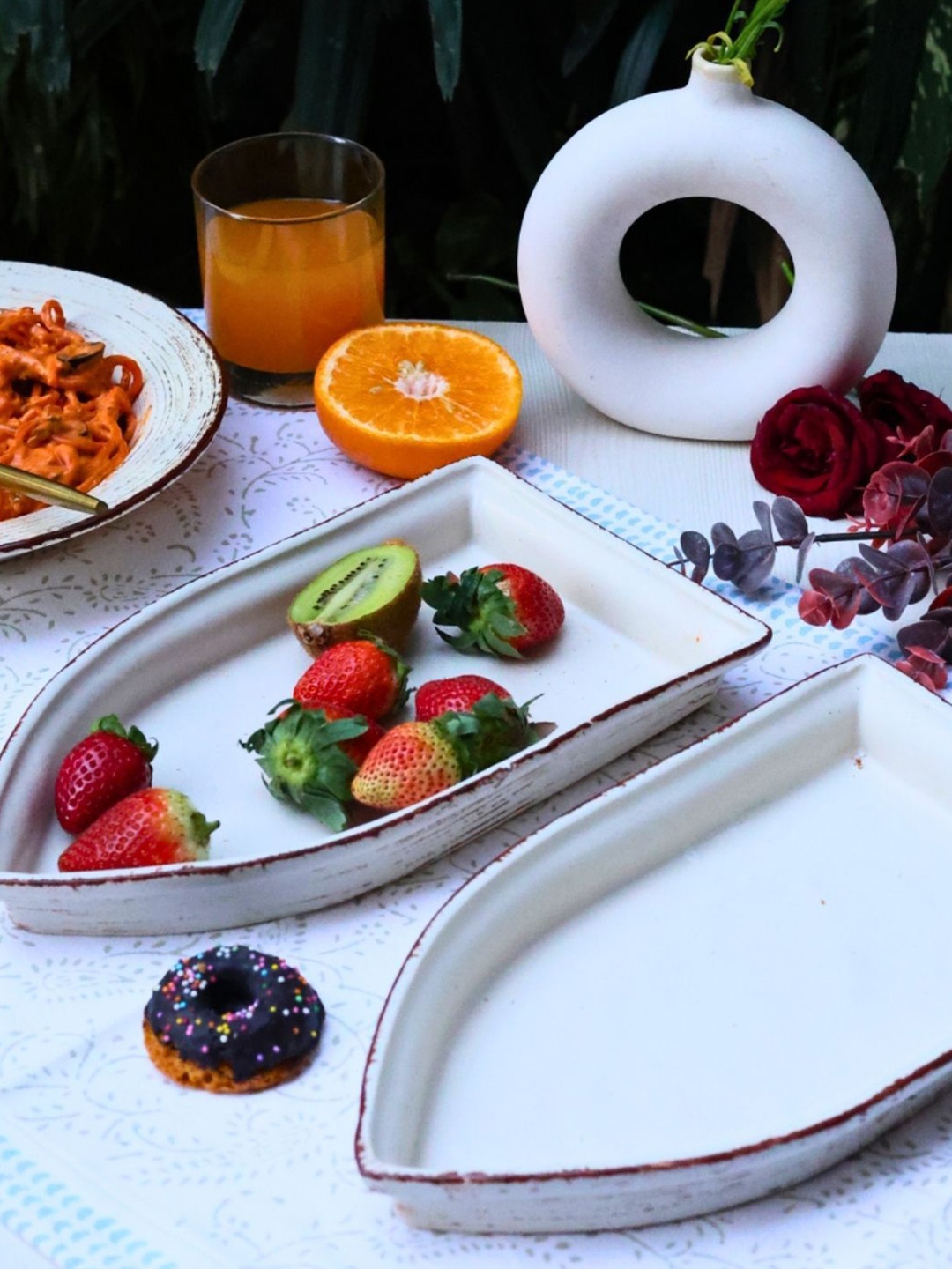 

WEAVING HOMES White & Rust-Coloured 2-Piece Boat Shaped Ceramic Food Platter
