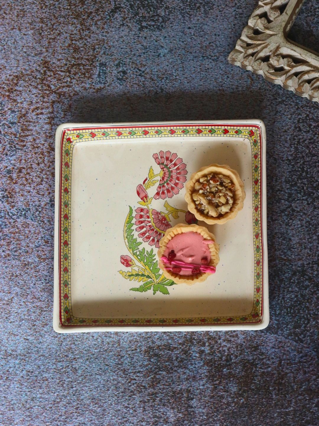 

WEAVING HOMES White & Pink Ceramic Food Platter