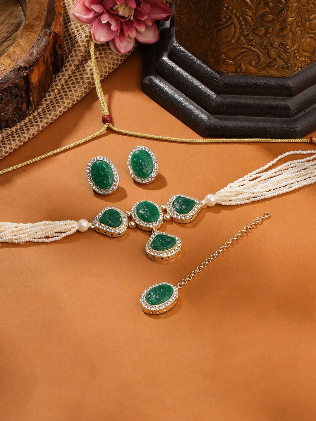 

Yellow Chimes Gold-Plated Stone-Studded & Beaded Jewellery Set
