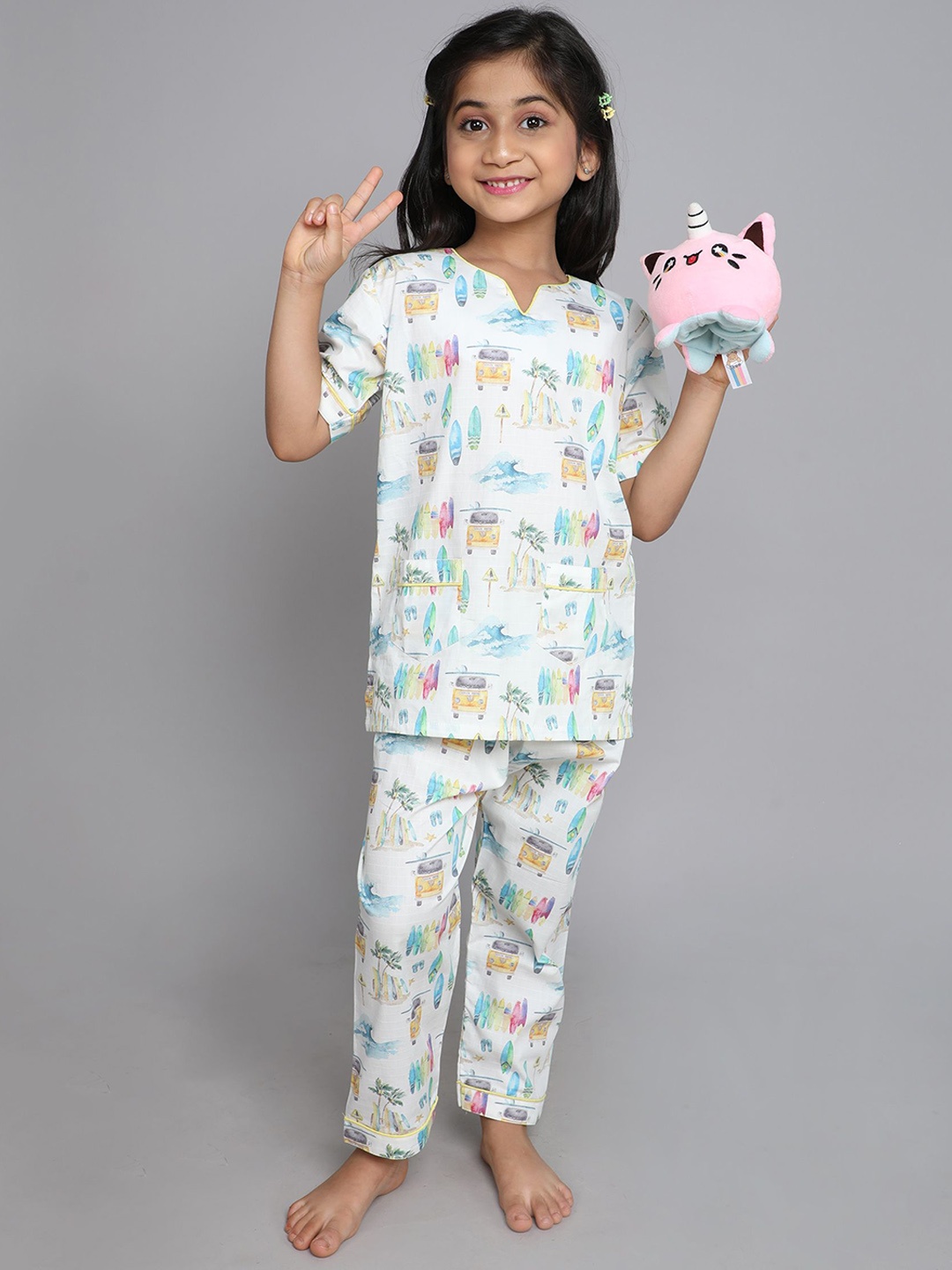 

Little Clothings Girls pure cotton Printed Night suit, Off white