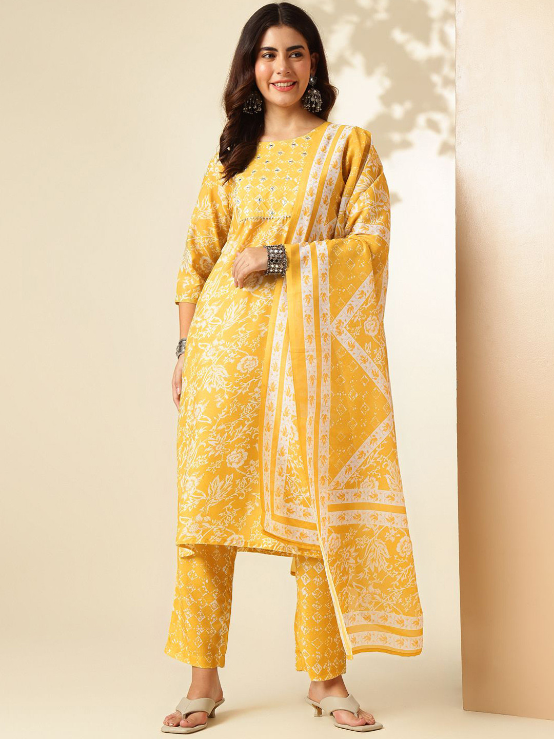 

Anouk Women Bandhani Printed Regular Pure Cotton Kurta with Trousers & With Dupatta, Yellow