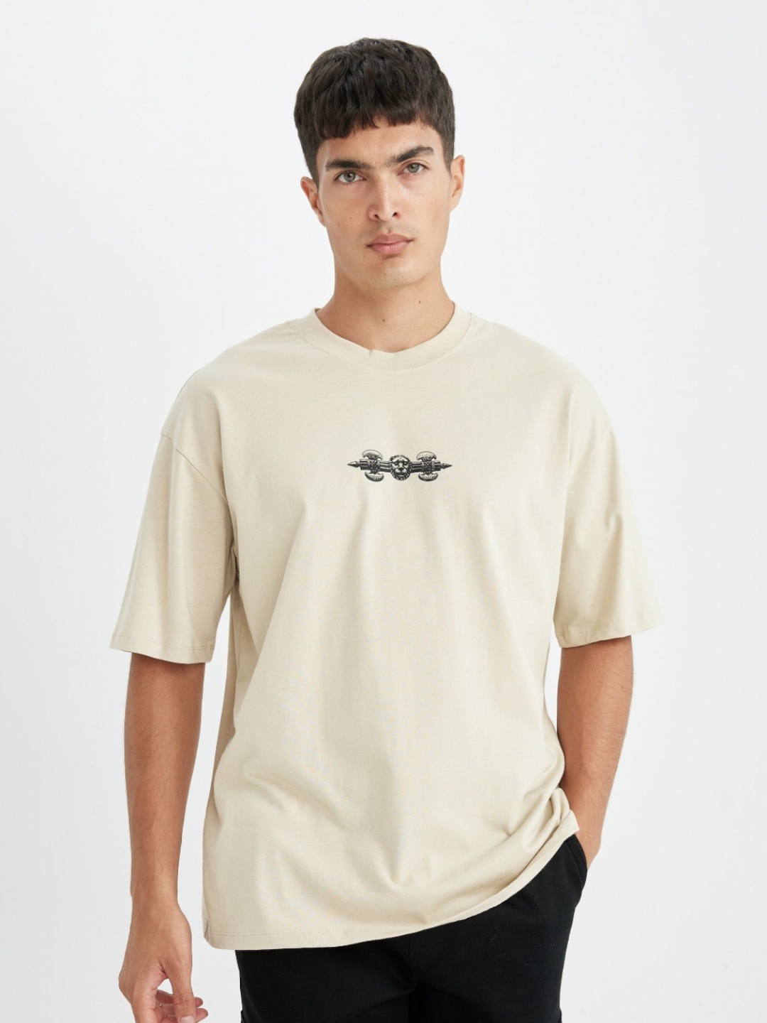 

DeFacto Men Printed Applique T-shirt, Na